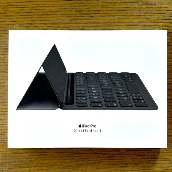 Apple Other - Apple iPad Smart Keyboard Folio